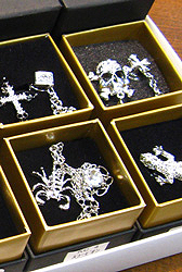 ブローチアクセサリー